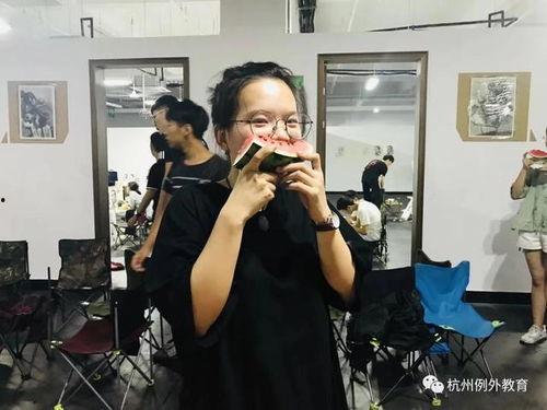 雅典娜吃瓜群众,吃瓜群众的智慧之光